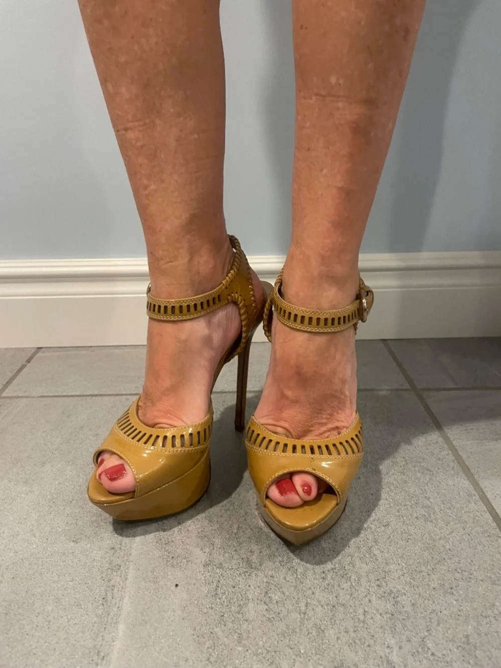 SERGIO ROSSI Tan Quarter Strap Platform Heels